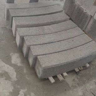 佳木斯芝麻白弧形路牙石