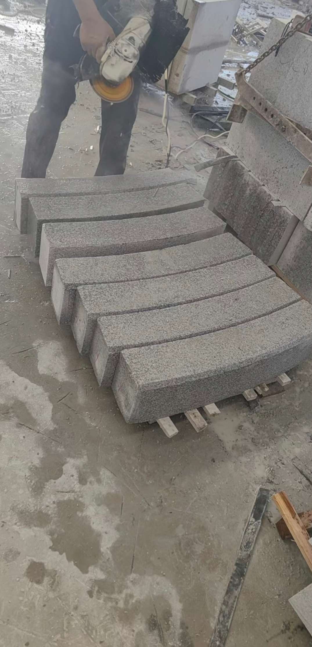 佳木斯芝麻白弧形路牙石
