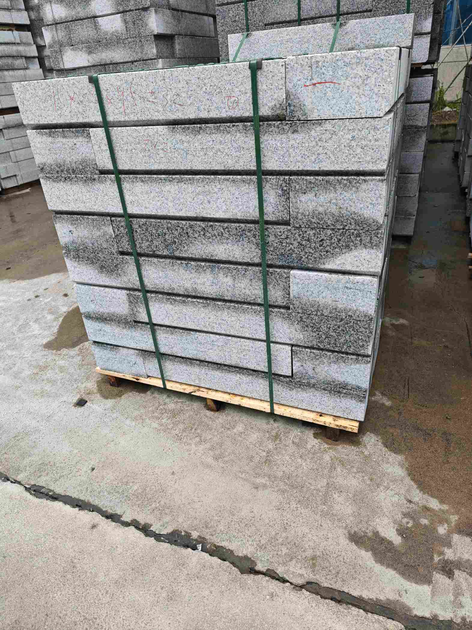 佳木斯芙蓉白路牙石，马路牙子